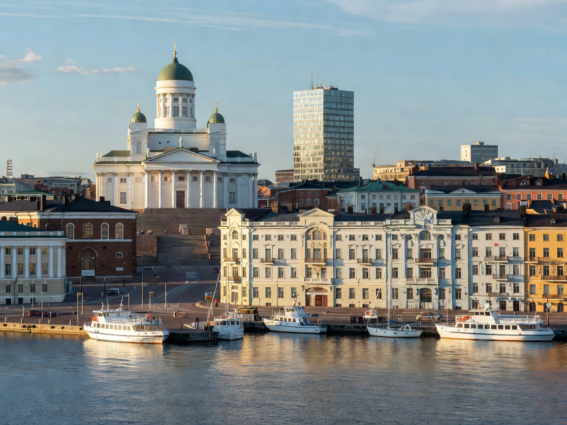 Helsingin tuomiokirkko kaupunkimaisemassa
